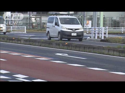 黒い車がトラックに追突　トラックの運転手を約700mボンネットに乗せ、その後逃走